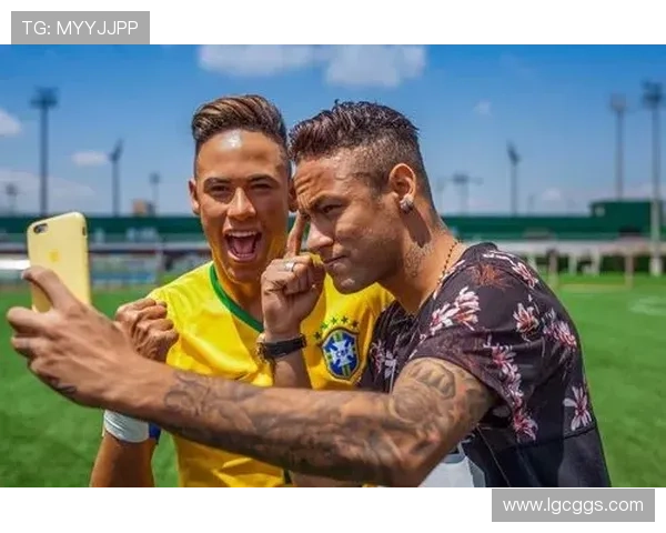 足球球星展现力量与荣耀胳膊纹身背后的故事与激情