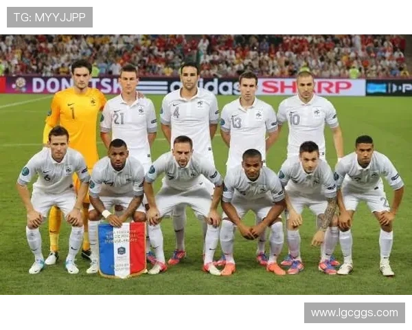 足球百大球星三套经典阵容解析 重温历史与现今的巅峰对决